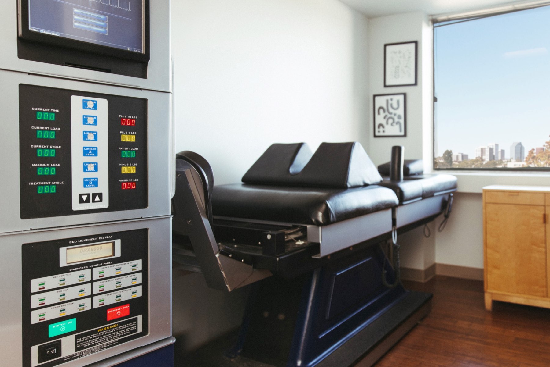 DRX9000 decompression system control panel and table